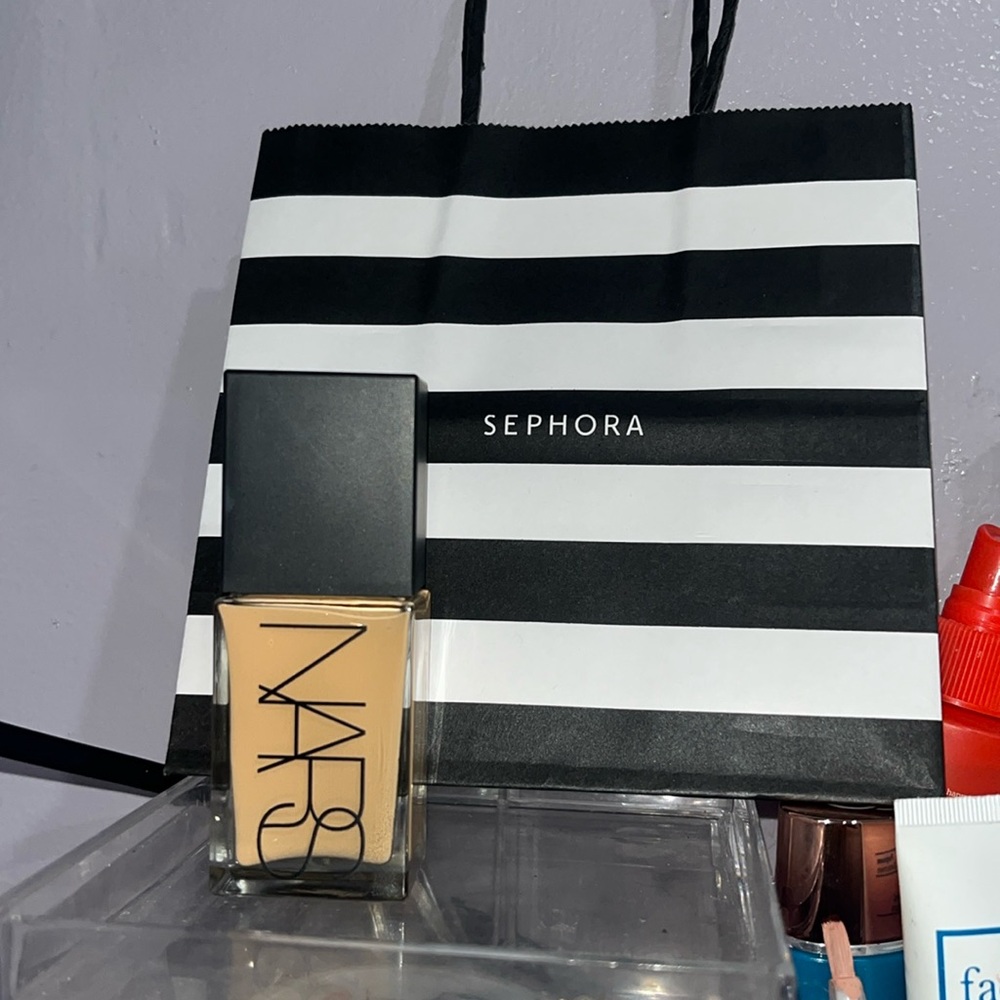 Nars light reflecting Foundation Shade: Stromboli M3